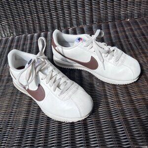 Nike Cortez womens brown. Like new condition